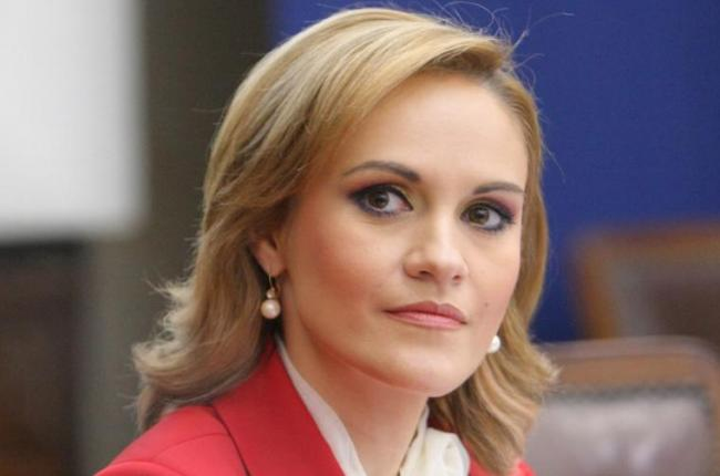 Gabriela Firea, primele declarații după externare: ”Nu mor caii când vor câinii, da?”