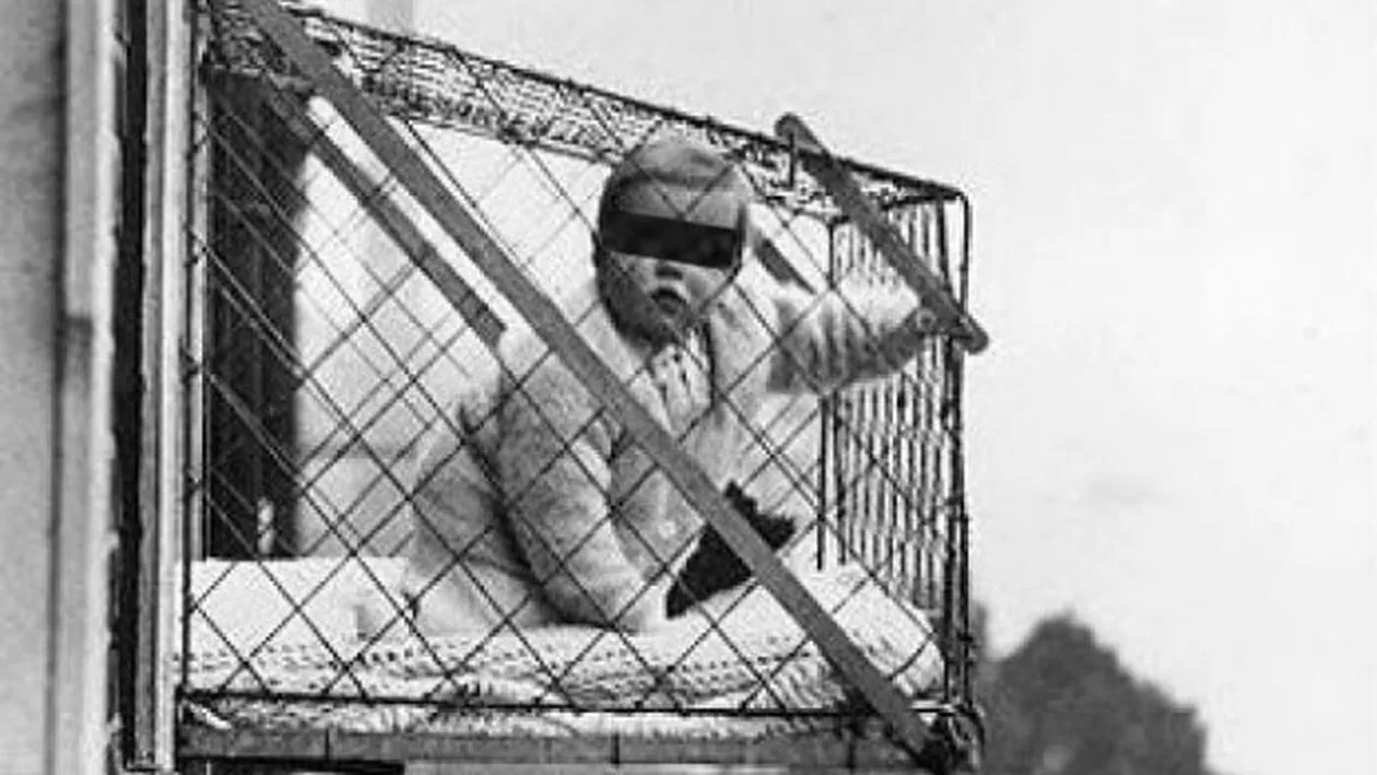 Un cuplu de americani a fost arestat pentru că şi-au închis fiica într-o cuşcă! Nici nu-ţi imaginezi ce făceau ei în acest timp