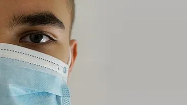 Decizia a fost luată! Masca de protecție rămâne obligatorie și după 1 august. Lucian Bode, despre măsurile de relaxare