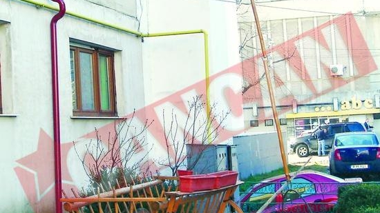Fantana si caruta in fata blocului