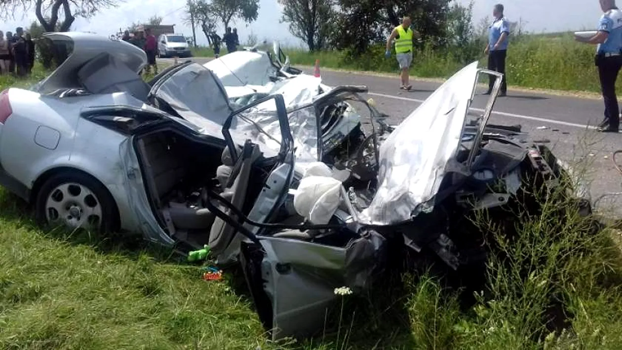 Accident mortal în Brașov! Două autoturisme s-au ciocnit frontal. Imagini înfiorătoare