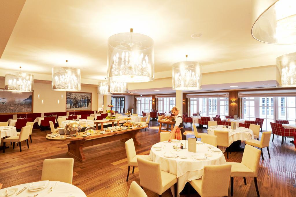 Petrecerea a avut loc la Grand Tirolia Kitzbühel, un hotel luxos din Kitzbühel, Austria.