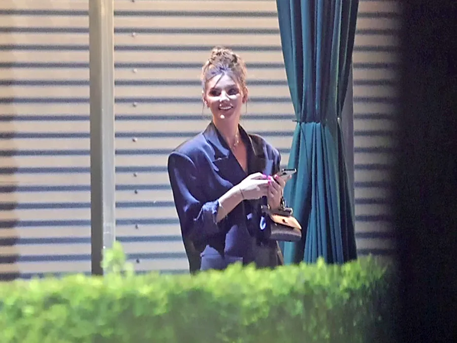 Ramona Olaru s-a distrat de minune în club și a consumat câteva pahare