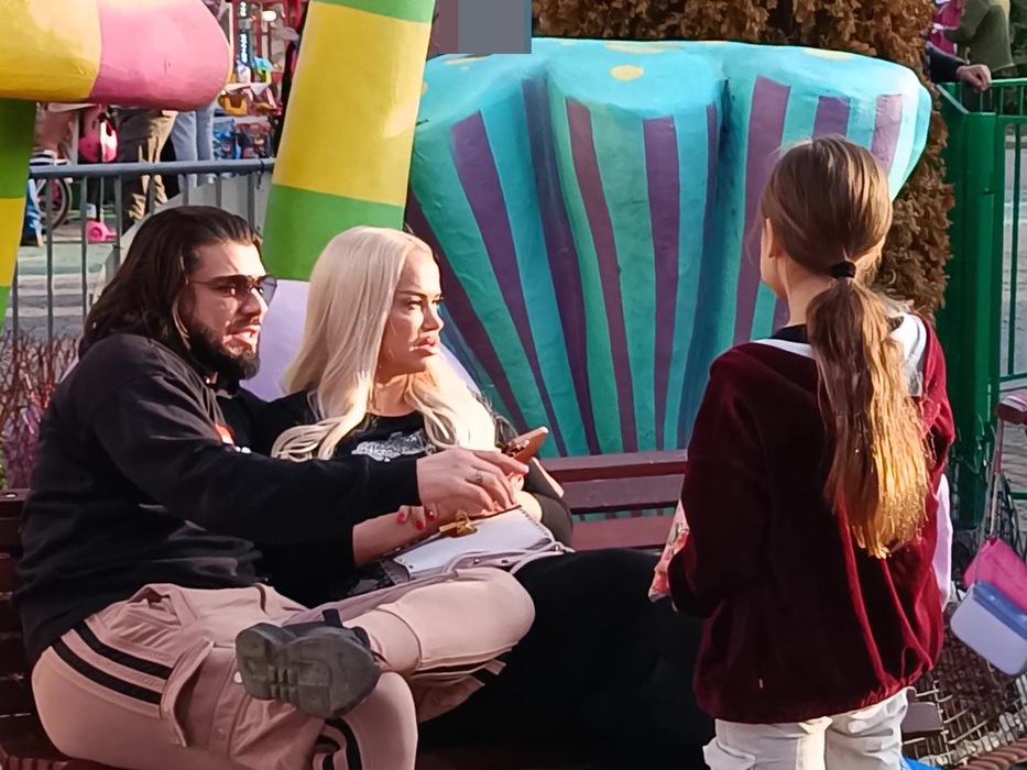 Anda Adam și soțul ei, surprinși în ipostaze cum rar mai vezi, dar… Cine le-a ”tulburat” liniștea