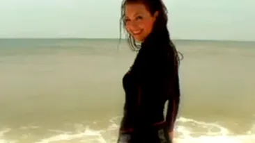 VIDEO Thalia arata senzational in noul videoclip! Artista a lansat Ensename a vivir!