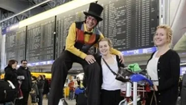 Asteptarea nu va mai fi la fel de lunga in aeroportul din Frankfurt! Clovnii vor distra calatorii!