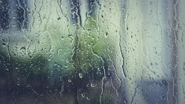 Alertă de vreme rea. Meteorologii ANM anunță ploi în weekend