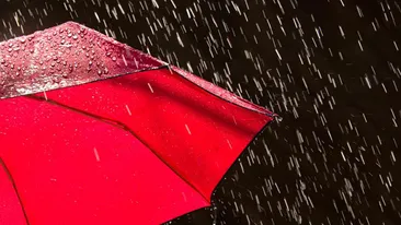 Să nu ne lăsăm păcălţti de soarele arzător! Meteorologii au emis COD GALBEN de ploi şi grindină în mai multe judeţe din România