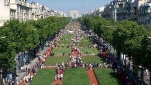 VIDEO Bulevardul Champs-Elysees, transformat pentru doua zile in zona rurala