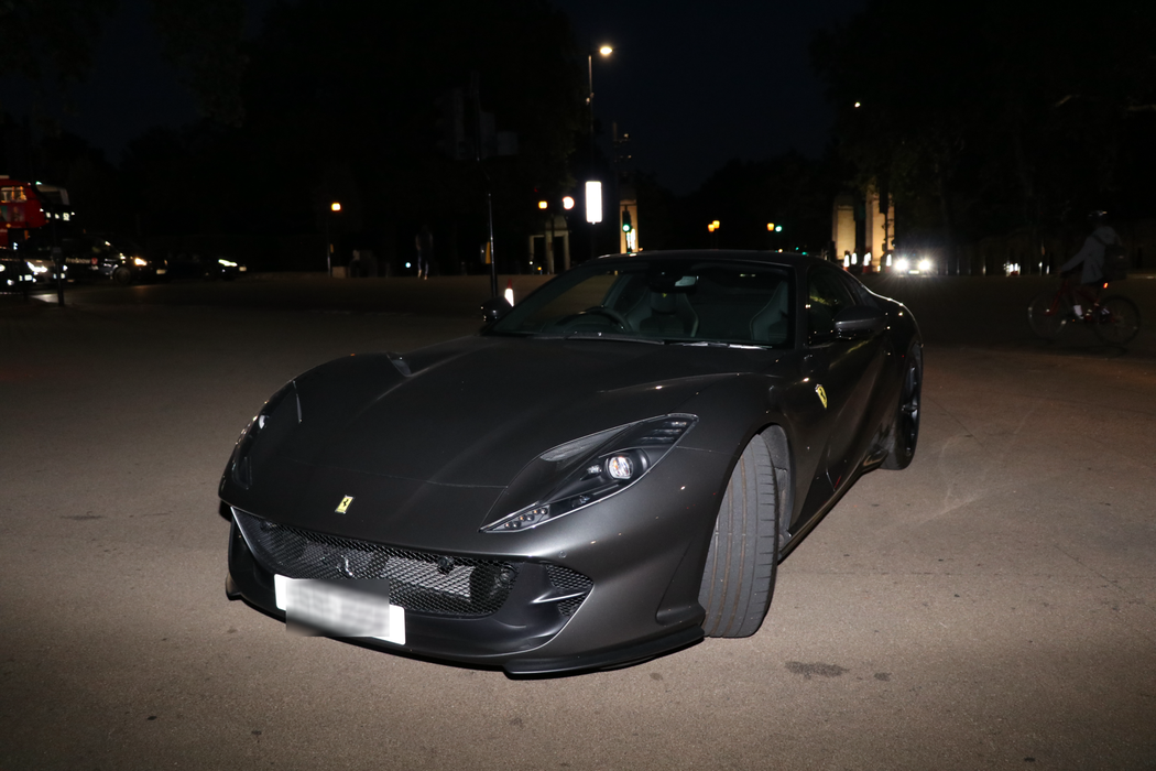 Ferrari Monza de 4,3 milioane de € și alți bolizi, confiscate de poliția din Londra pentru producerea de zgomot excesiv. Șoferii conduceau periculos