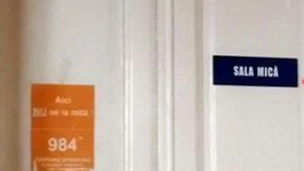 Ironie! Pe usile primariei condusa de Sorin Apostu scrie: Aici nu se ia mita!