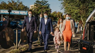 Cu ce se ocupă Mirabela Grădinaru, soţia lui Nicușor Dan! Noul primar general al Capitalei a cunoscut-o în timpul facultății pe cea care i-a dăruit o fetiță