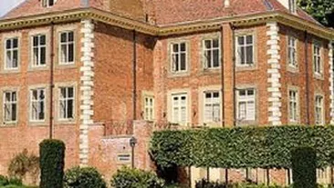 Tony Blair a uitat painea in prajitor si a provocat o alerta de incendiu