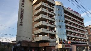 Situație critică în Târgoviște la unul dintre centrele de carantină! Oamenii au fost încuiați în camere, iar condițiile sunt groaznice:  „Ne țin închiși ca la pușcărie”