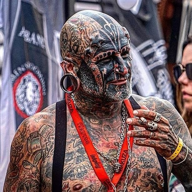 FOTO | Cum arată bărbatul cu tatuaje pe 95% din suprafața pielii. Transformarea este uluitoare