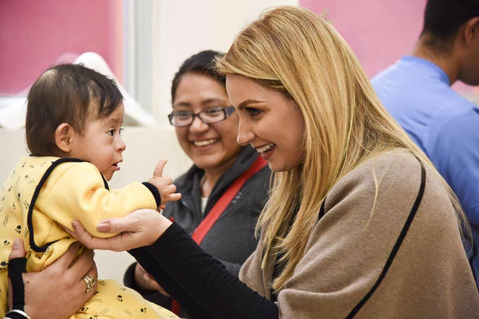 Ţi-o mai aminteşti pe actriţa de telenovele ANGELICA RIVERA? Aşa arată de când este Prima Doamnă a Mexicului