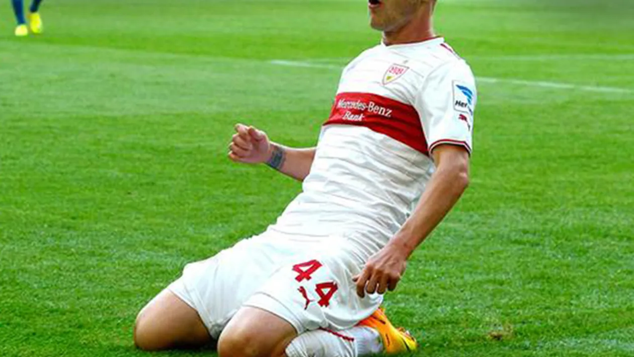 Imagini fierbinţi cu tânăra care i-a stricat cariera lui ALEXANDRU MAXIM, fotbalistul lăsat acasă de ANGHEL IORDĂNESCU! 