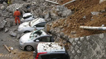 15 masini s-au ciocnit violent in urma unui cutremur de 5,3 grade, in China