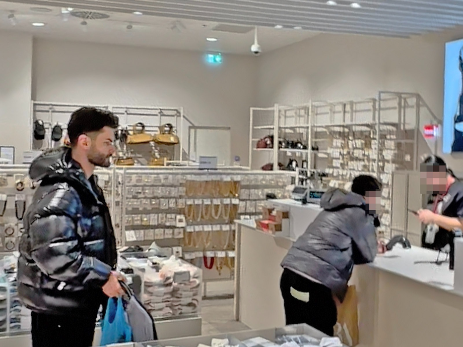 Cât a cheltuit Edward Sanda la mall, în lipsa Cleopatrei. Artistul ține cu casa, nu glumă