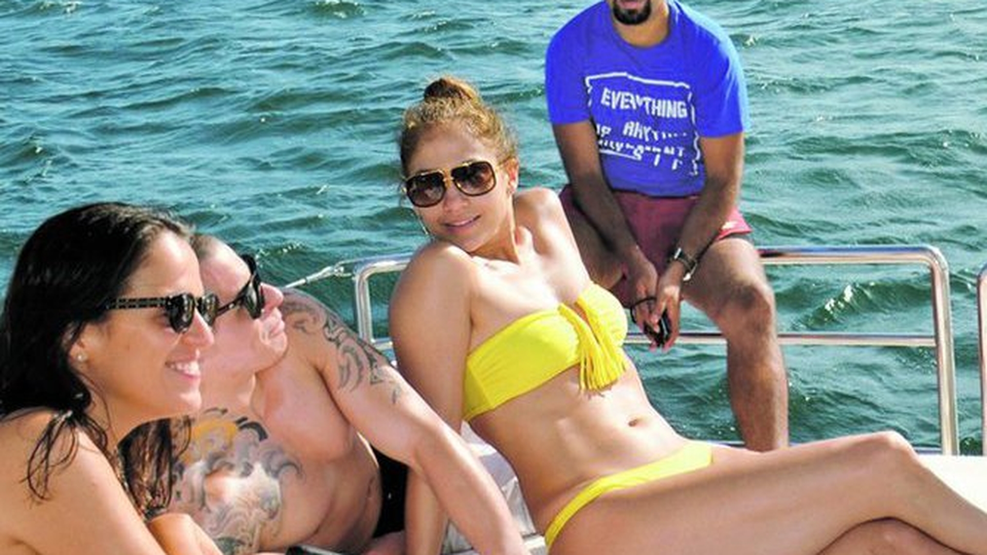 Trupul lui J.Lo a atras toate privirile. Ce bunaciune!