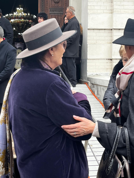 Angela Similea a apărut la înmormântarea lui Horia Moculescu. Cum arată cunoscuta cântăreață la 88 de ani