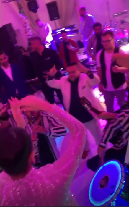 Cum s-a îmbrăcat soția lui Adrian Minune la nunta fiicei sale. Primele imagini cu Karmen în rochie de mireasă. FOTO