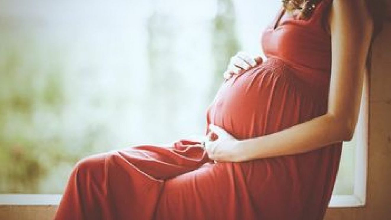 O tânără mămică a născut de două ori într-un an: ”Am cearcăne imense, dar sunt fericită”