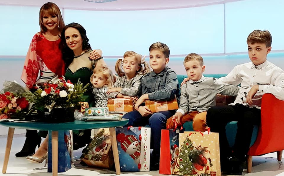 Raluca, ex-Angeles, prima apariție la TV alături de cei 5 copii! “Nu obișnuiesc să…”