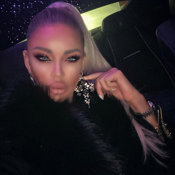 Bianca Drăgușanu și soțul ei, cadou de lux pentru Cătălin Botezatu! Ce i-a scris vedeta pe cutia în care era darul pentru designer
