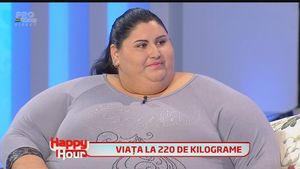 Cum arată o zi din viaţa tinerei de 230 kg! Nu se poate spăla şi încălţa singură: "Viaţa mea se termină pe zi ce trece"
