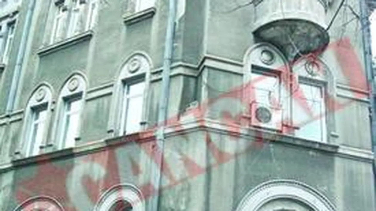 Spargatorii de banci au pus pisica pe bancomatul din sediul Politiei Romane