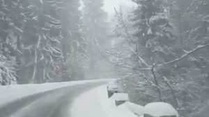 Iarnă în luna mai în România! Zăpadă de 7 metri înălțime | VIDEO