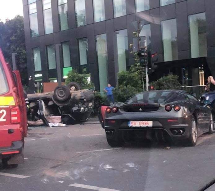 Grav accident în București! Un Ferrari și un Mitsubishi s-au făcut praf! IMAGINI EXCLUSIVE