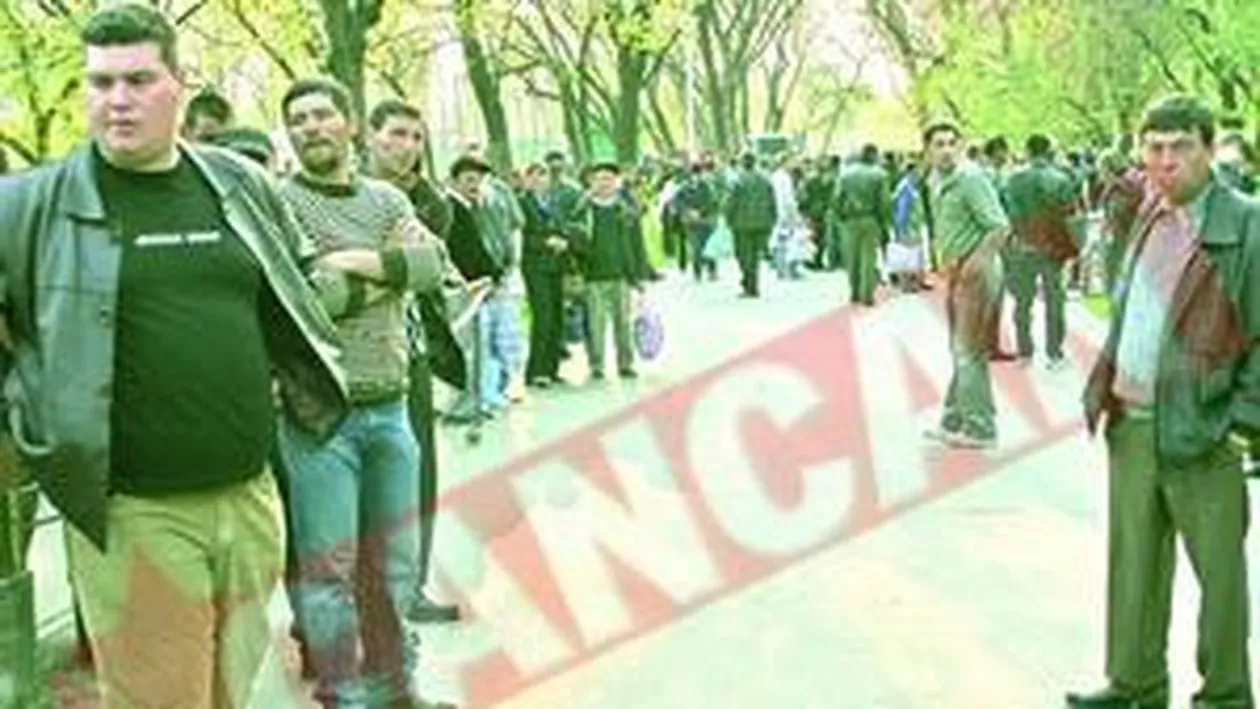 600 de agenti de paza au iesit in strada