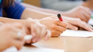 Sesiunea de toamnă a Bacalaureatului. Absolvenţii susţin luni ultima probă scrisă, cea la alegere a profilului