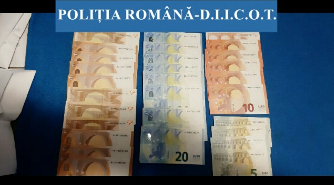 O parte din banii găsiți la membrii rețelei