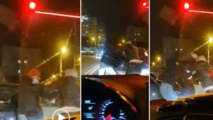 Doi șoferi din Iași s-au bătut în trafic ca-n ringul de box. Imaginile violente au fost filmate de un martor | FOTO