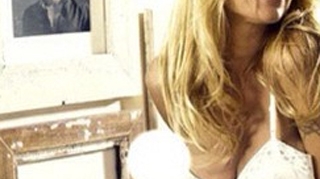 Ipostazele incendiare ale unui super-idol! Adrian Mutu, transpus intr-o icoana la care se-nchina Pamela Anderson!