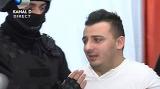 VIDEO Liviu Guta, prins cu o femeie usoara in pat! Uite cum au descins mascatii peste ei!