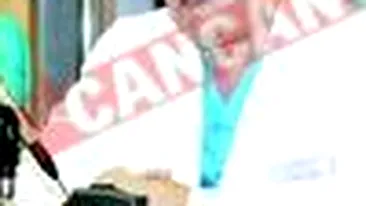 Basescu isi varsa nervii pe o minge antistres