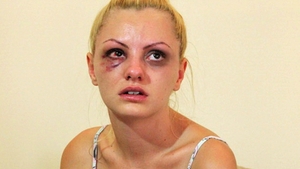 Alexandra Stan, revenire spectaculoasa! Si-a schimbat complet look-ul, dar si abordarea: s-a lasat pipaita de dansatori