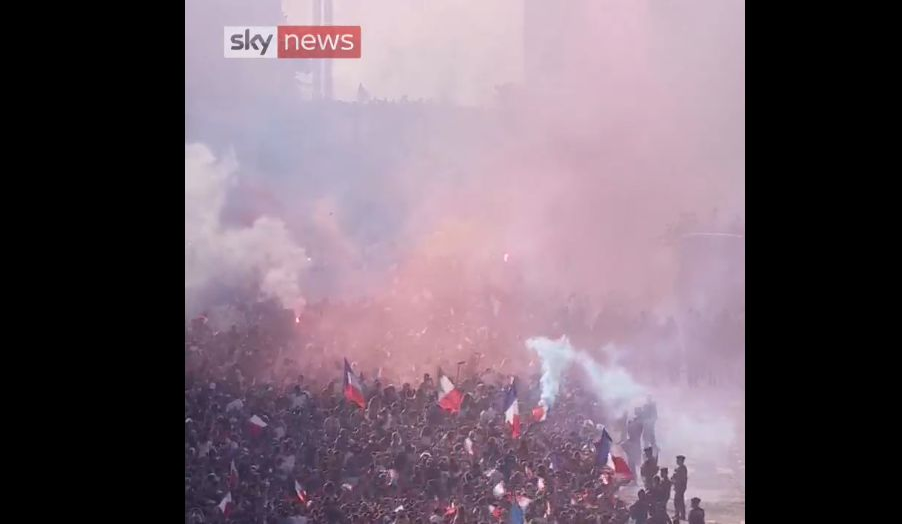 Sute de mii de francezi au sărbătorit pe Champs Elysee, după victoria de la Campionatul Mondial 2018