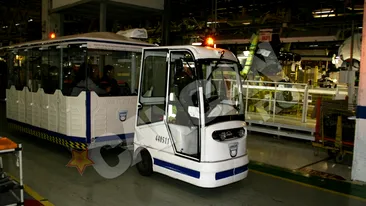 Vrei sa vizitezi Uzina Dacia? Urca in trenulet!