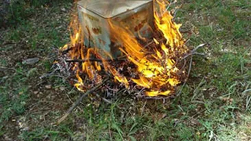 Nu o sa mai faci gratar niciodata dupa ce vezi asta! Metoda colosala prin care cu o galeata de tabla poti manca pui la cuptor - Foto demential
