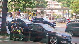 Hoții îi terorizează pe proprietarii de mașini de lux din cartierul bogătașilor! Imagini ULUITOARE surprinse de camerele de supraveghere