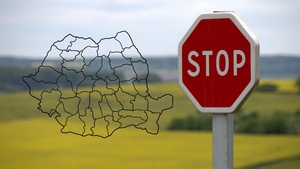 Românul e inventiv și descurcăreț! Ireal ce au putut să facă mai mulți localnici din Satu Mare cu indicatoarele rutiere furate de pe străzi