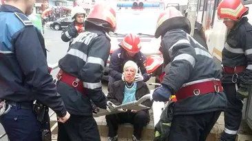 ULTIMA ORA! Accident grav in Bucuresti! O femeie a fost prinsa sub rotile unui tramvai!