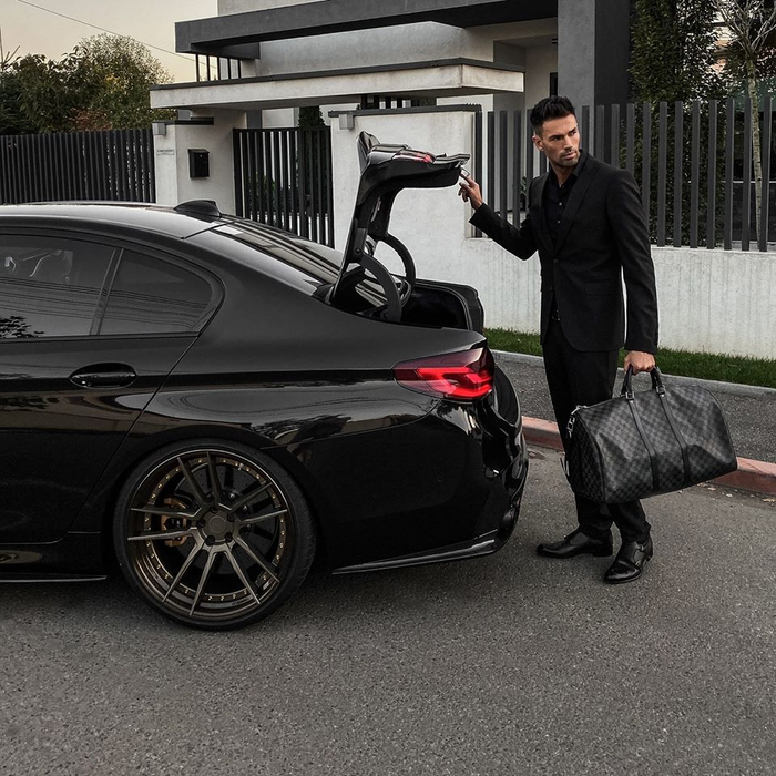 Cine este ZED? Românul care se plimbă cu mașini de sute de mii de euro și care a ridicat un imperiu din vânzarea jantelor auto