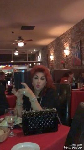 Loulou, iubita lui Luis Lazarus, se află în această perioadă în SUA, unde susţine concerte în mai multe state, dar şi la Miami, în restaurantul lui Cristi Borcea