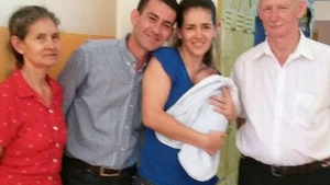 Această tânără poliţistă care a adus pe lume un bebeluş când era în comă s-a trezit! Toată lumea consideră că e vorba despre un miracol al lui Dumnezeu